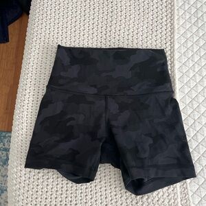 Lululemon Wunder Train Shorts 4" inseam